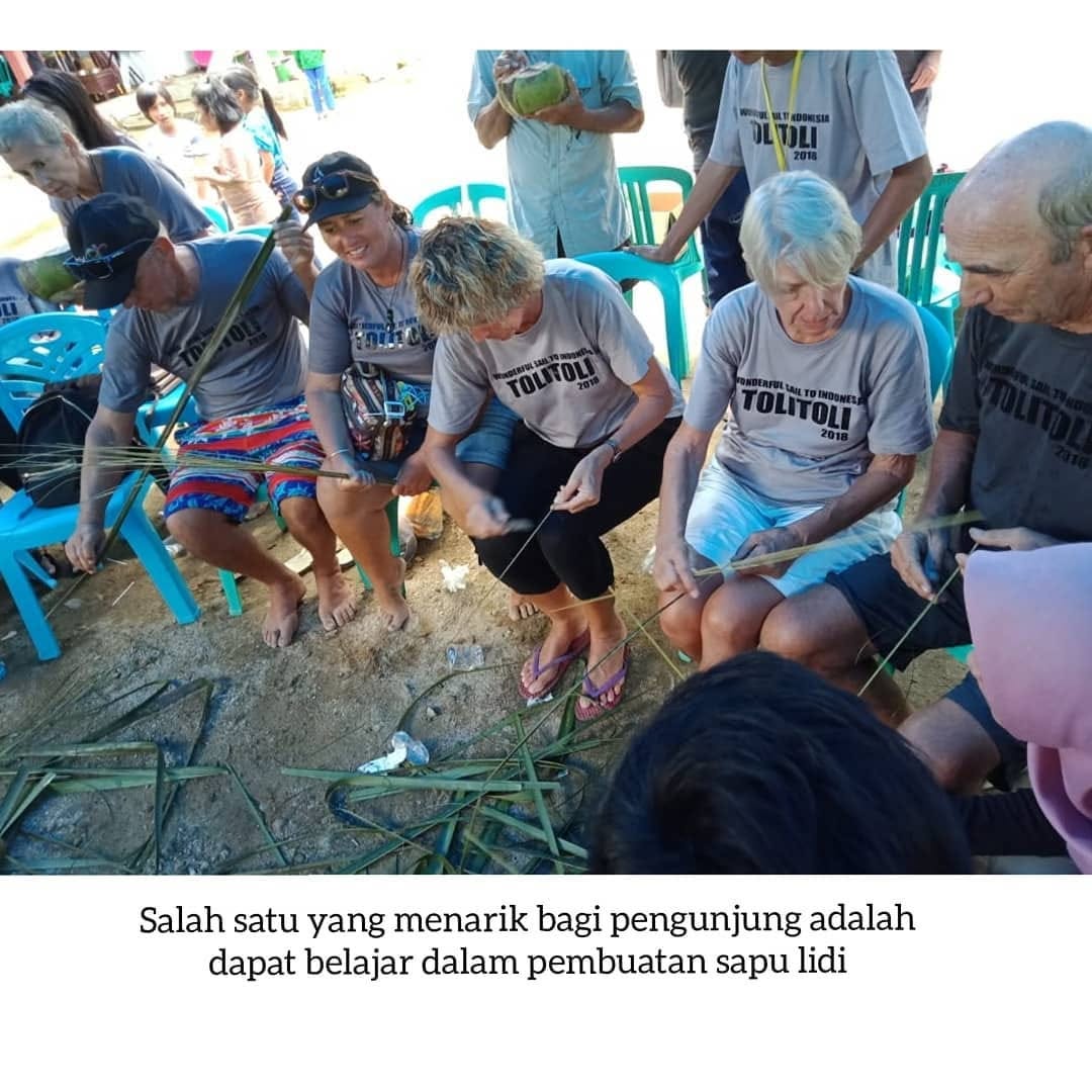 Membuat Sapu Lidi